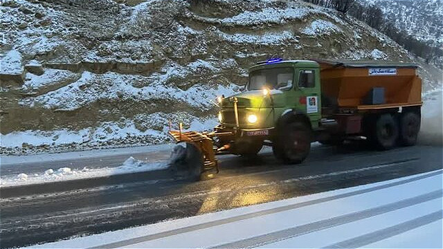 بازگشایی راه ارتباطی ۱۷۵۸ روستای آذربایجان غربی
