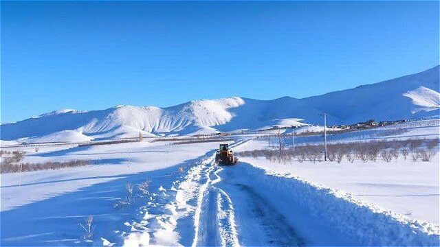 بازگشایی راه ۱۸ روستای مسدودشده با برف در آذربایجان غربی