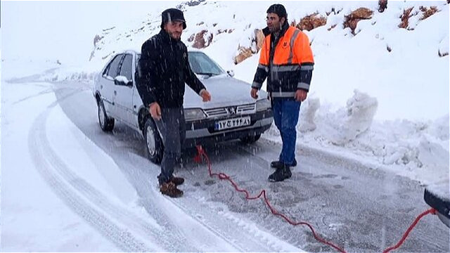 رهاسازی بیش از ۴ هزار خودروی گرفتار در برف و کولاک آذربایجان غربی
